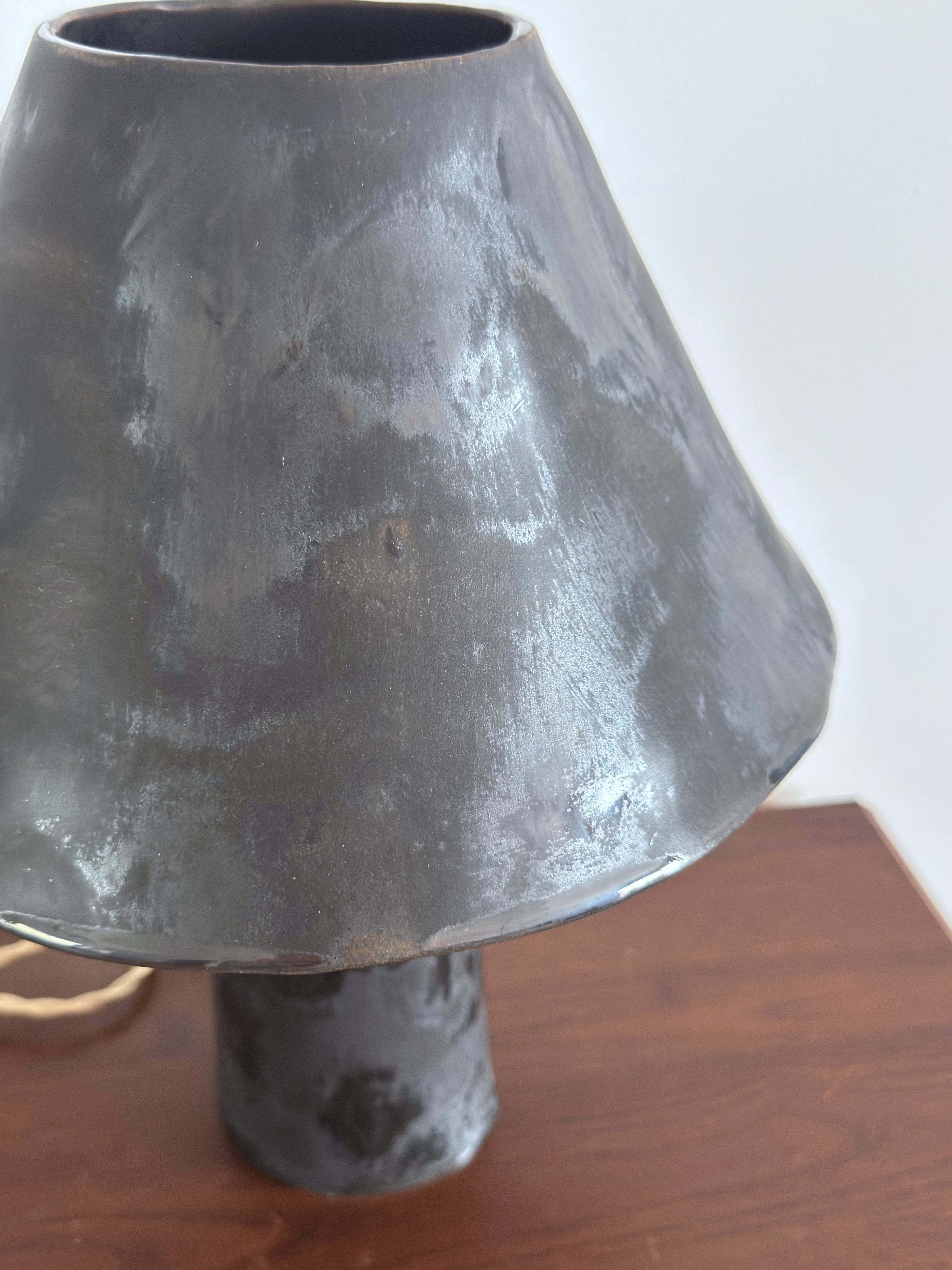 “Black mirror” lamp