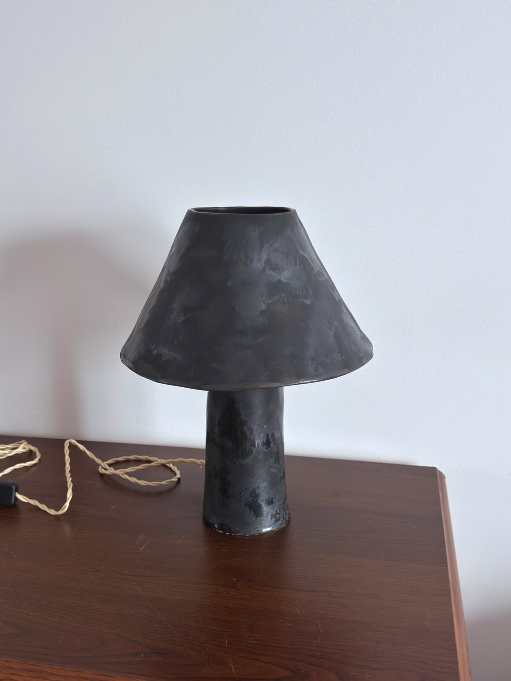 “Black mirror” lamp